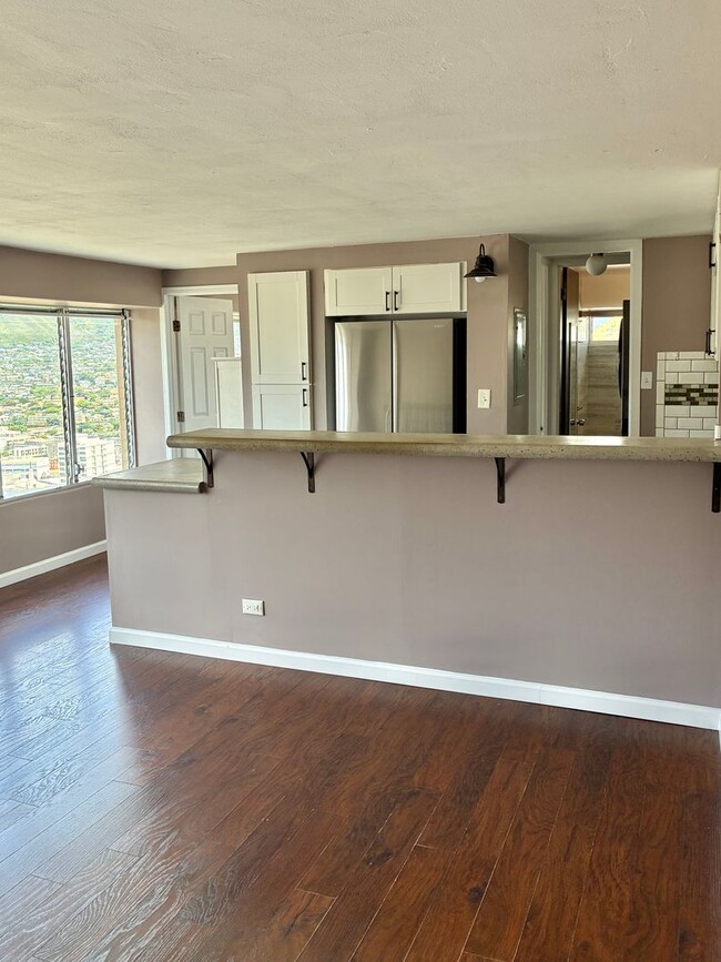 Building Photo - For Rent – Regency Towers