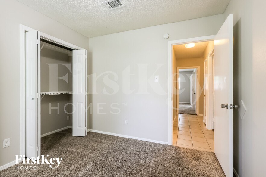 Building Photo - 9819 Kiwi Ln