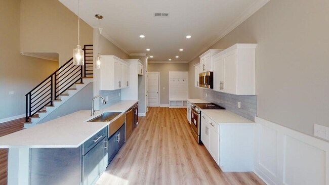 Building Photo - **COMING SOON** BEAUTIFUL-5 Bedroom for Rent!