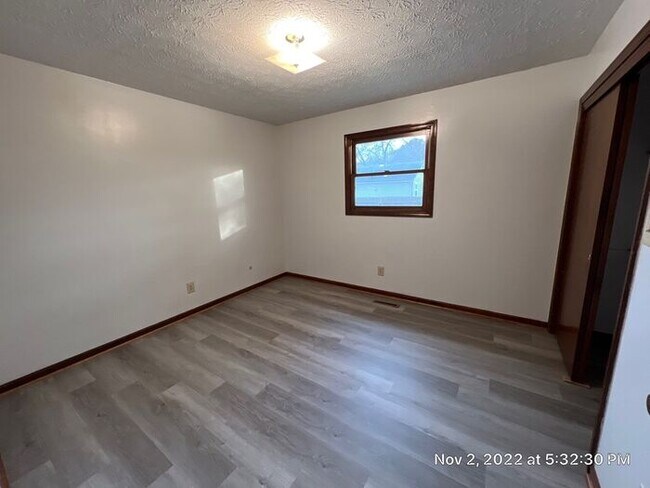 Building Photo - Large Whitehall Ranch Home