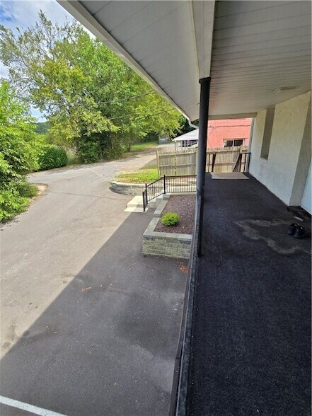 Building Photo - 2604 Brodhead Rd