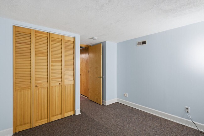 Building Photo - 875 5th Plaza
