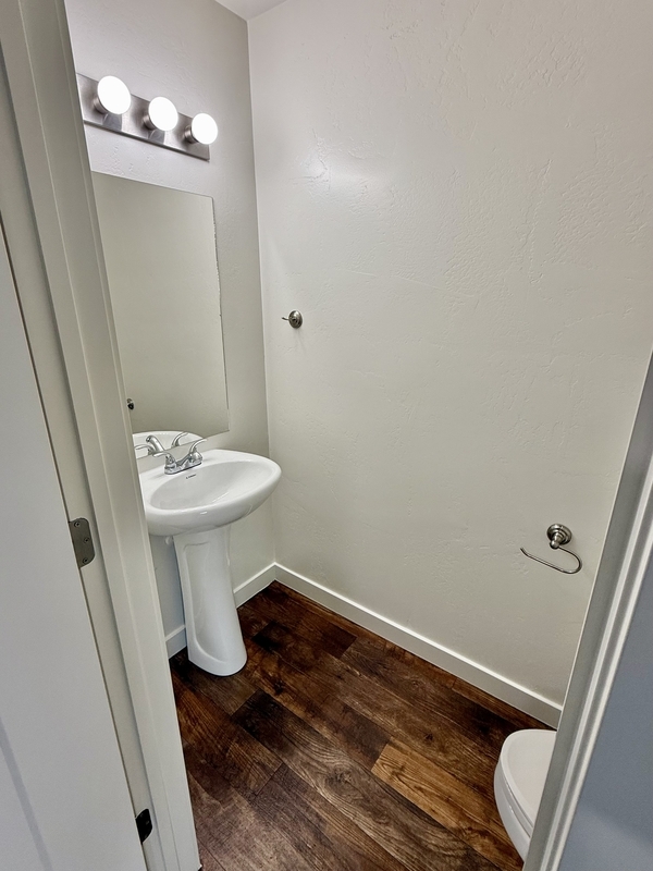 Building Photo - 676 E 550 S