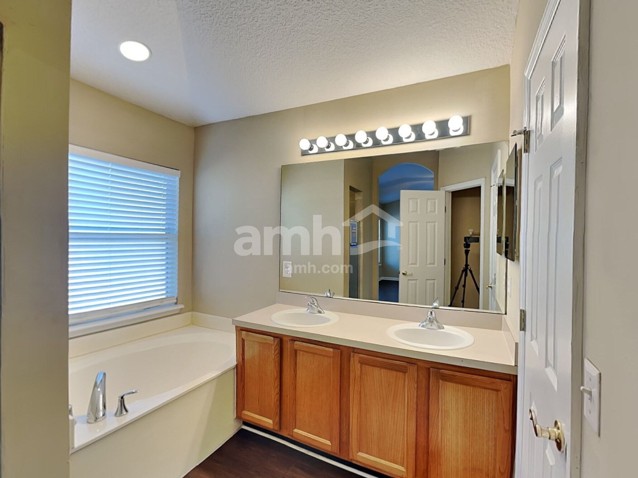 Building Photo - 9215 Hawks Haven Ct