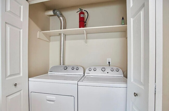 Building Photo - Mid-Century Modern Gem: Renovated 2BR Loft with Pool & Private Patio