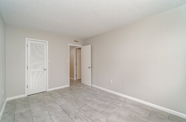 Building Photo - "Chic 2-Bed, 2-Bath Condo with Granite Finishes in Prime Cape Coral Location! 55 and older"