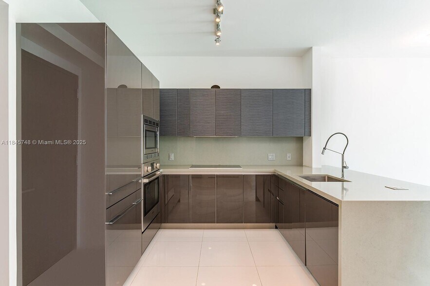 Building Photo - 1080 Brickell Ave