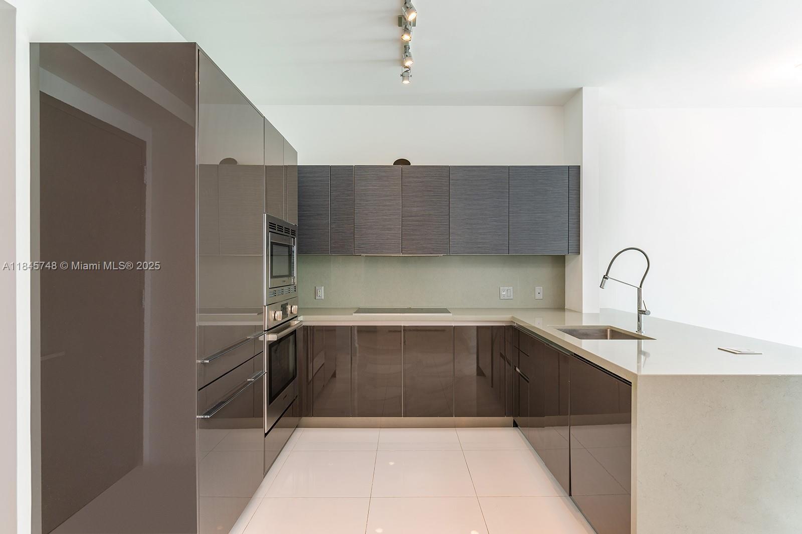 Building Photo - 1080 Brickell Ave