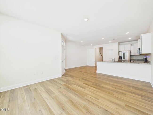 Building Photo - 458 Channel Drop Dr