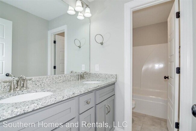 Building Photo - 4 br, 2.5 bath House - 302 Huntley Loop