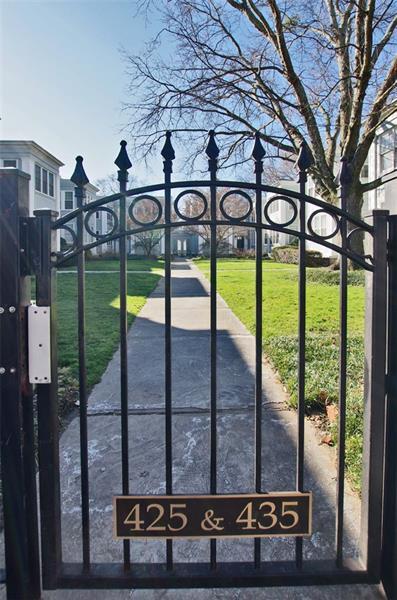 Building Photo - 425 10th St NE