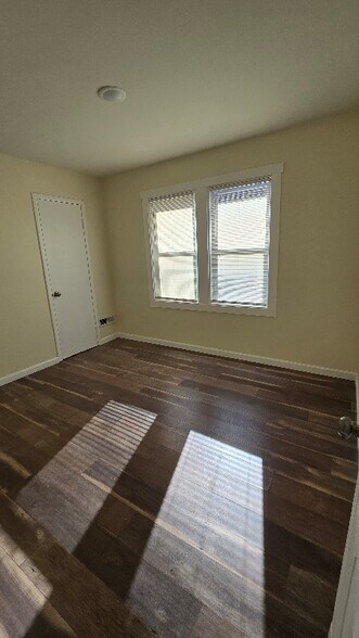 Building Photo - 15 Vola Ln