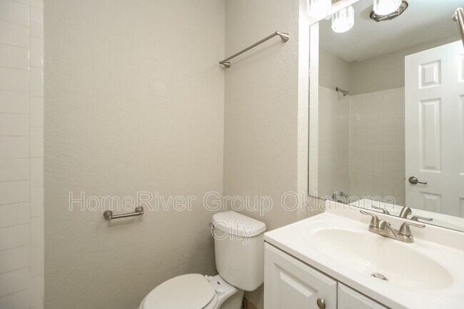 Building Photo - 912 Craig Dr