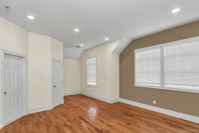 Building Photo - 180 Kensington Rd