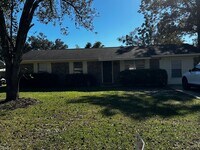 Building Photo - Country Living