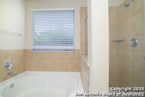 Building Photo - 10374 Oakwood Crest
