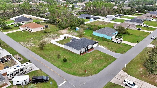 Building Photo - 10648 SW 38th Ave