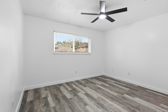 Building Photo - 2906 Colonial Dr