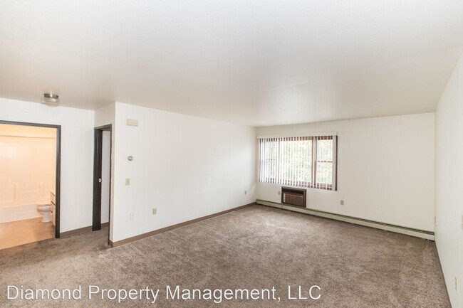 Building Photo - 2956 Hickory Dr