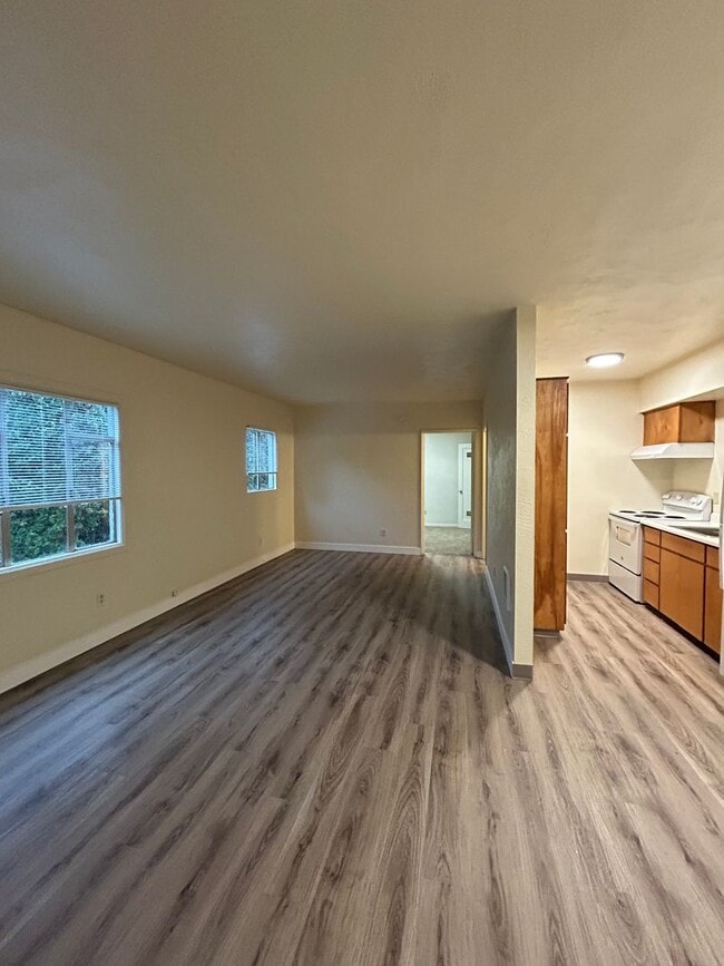 Building Photo - (949) Harrison Street Plex - 1 Bed / 1 Bat...