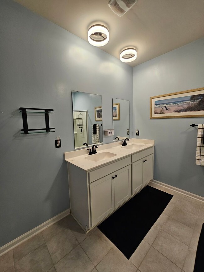 Building Photo - Long Term Rental - 3 Bed, 2 Bath in Bells ...