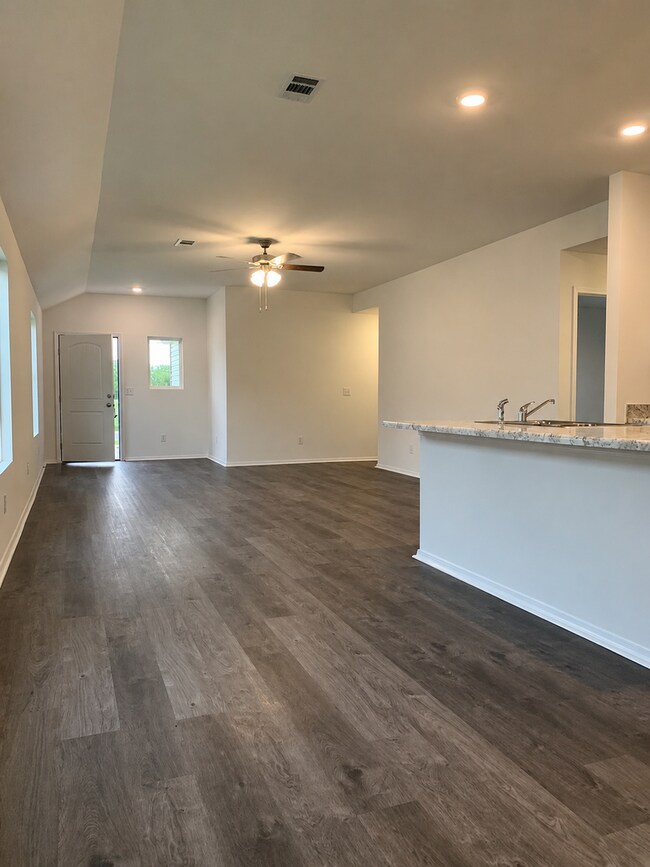 Building Photo - NEW 3 Bedroom home in Valley View School District!