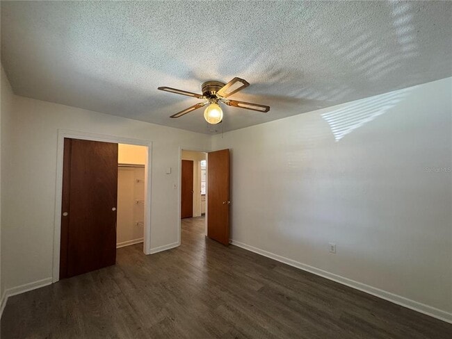 Building Photo - 1307 N Fern Creek Ave