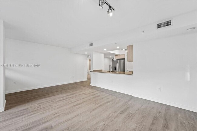 Building Photo - 1500 Bay Rd
