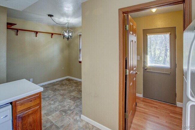 Building Photo - 308 Bobbie Dr