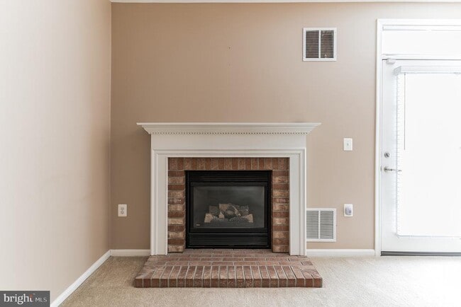 Building Photo - 1025 Simsbury Ct