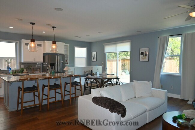 Building Photo - 5 Bedroom Home in Elk Grove! - Resident Benefit Package Property