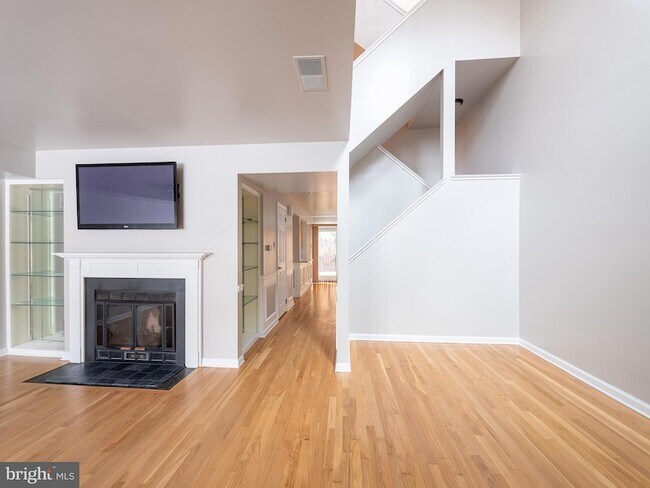 Building Photo - 7 Ingham Way