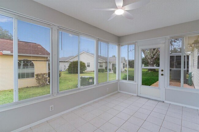 Building Photo - 807 Ramos Dr