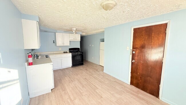 Building Photo - 15020 Woodlawn Ave E
