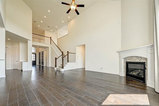 Building Photo - 28214 Evergreen Cove Ln