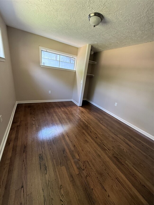 Building Photo - 8108 Wier Dr