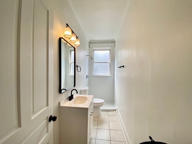 Building Photo - 2314 Victor St