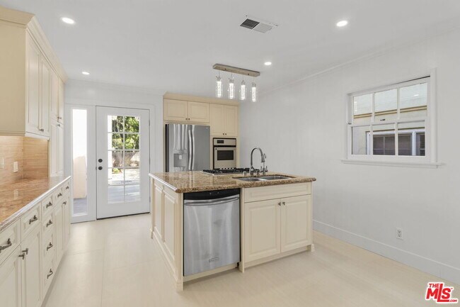 Building Photo - 2128 Camden Ave