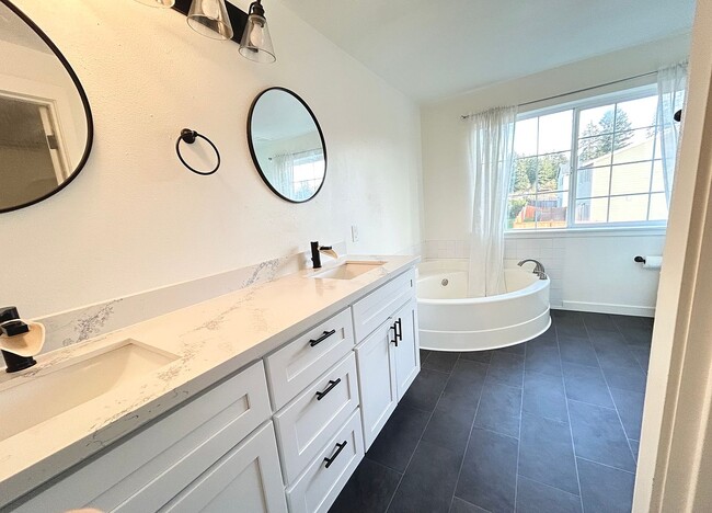 Building Photo - 17404 44th Ave E