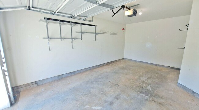 Building Photo - 3 Bed / 2 Full and 2 Half Bath Single Family Townhome