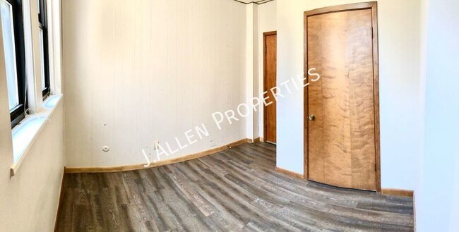 Building Photo - 313 N 12th St