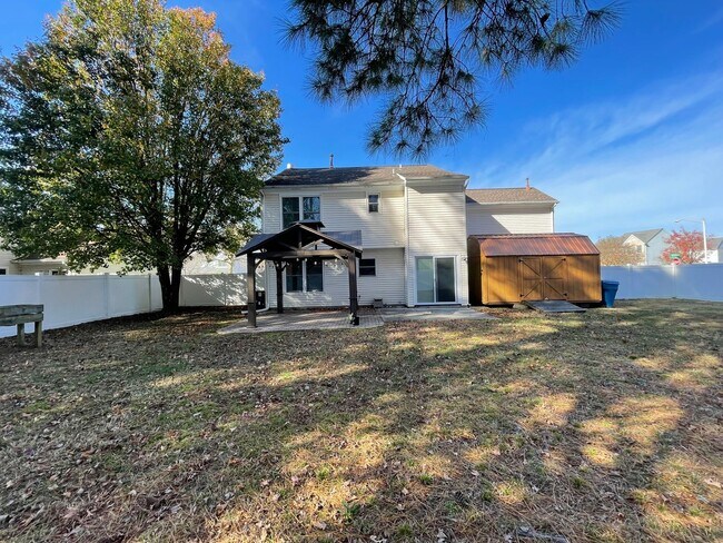 Building Photo - Beautifully updated home on large corner lot