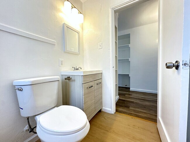 Building Photo - 1503