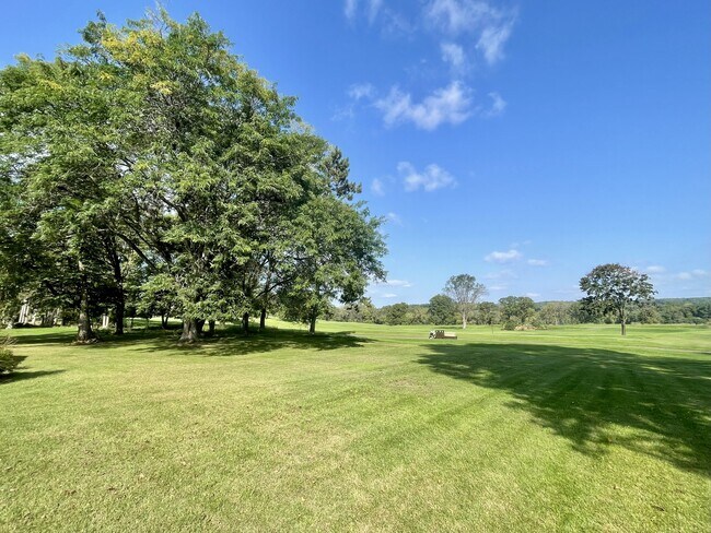 Building Photo - 3604 W Country Club Ln