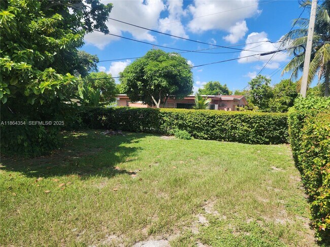 Building Photo - 17200 NW 11th Ave