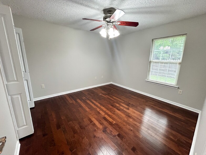 Building Photo - 228 Cobble Stone Ln