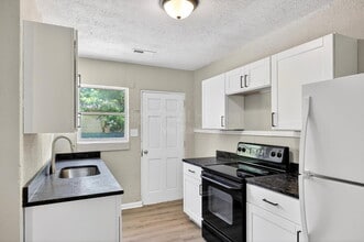 Building Photo - 437 Carver Ln