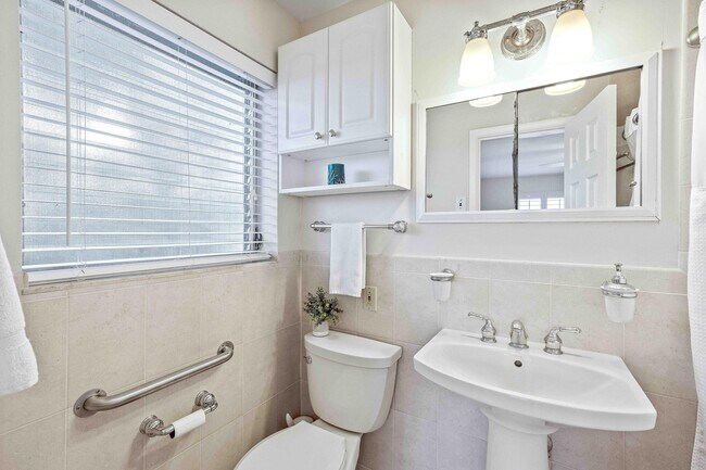 Building Photo - 655 Kingfish Pl
