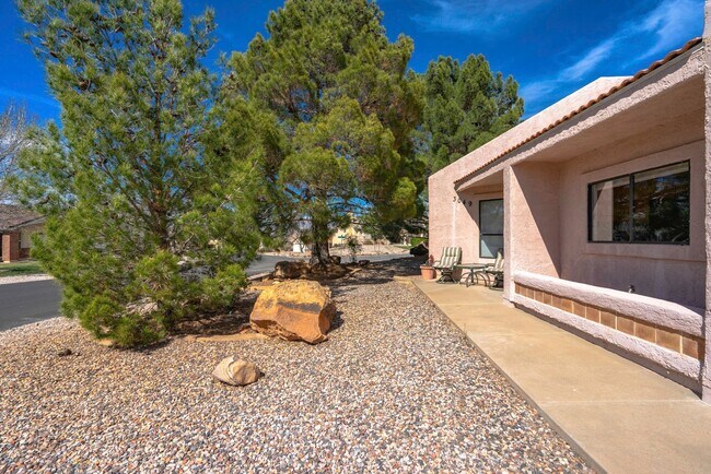 Building Photo - Spacious Stand Alone Home