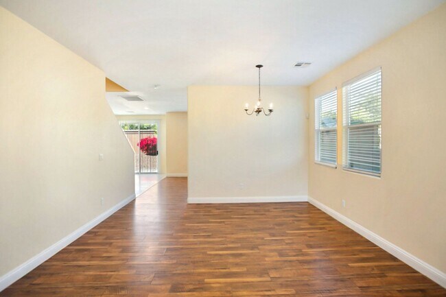 Building Photo - 3 Bed and Loft Summerlin Beauty